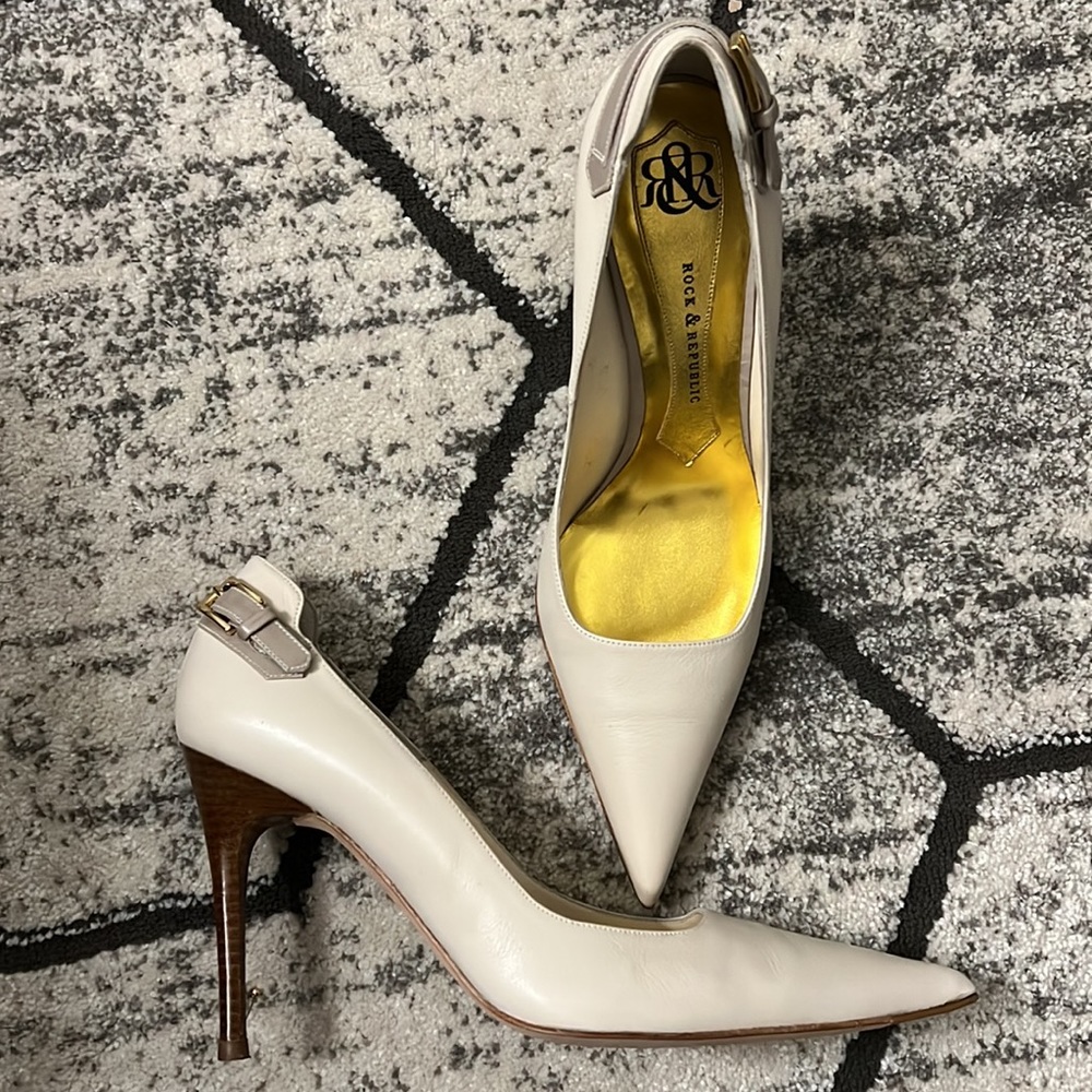Rock & Republic point toe pumps